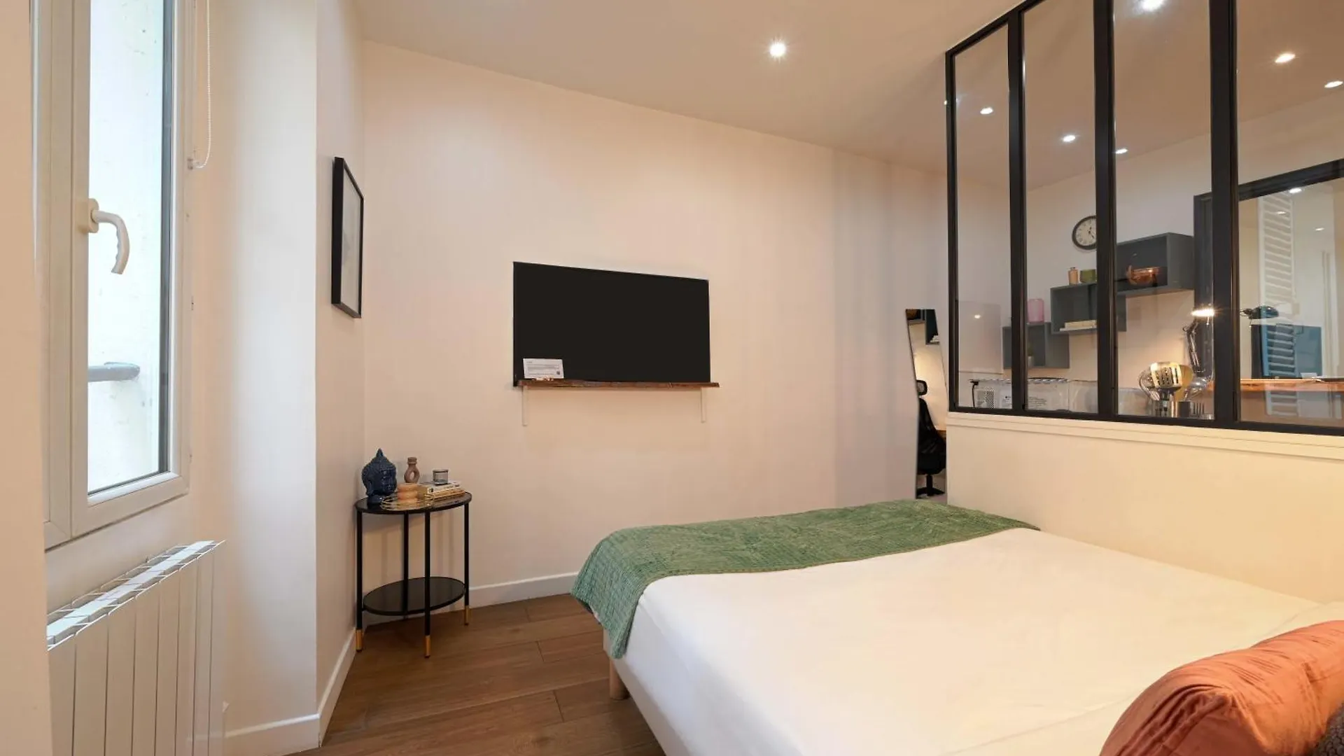 Fabulous Comfortable Studio With Updated Finishes And Design Next To Champ De Mars Apartment Paris