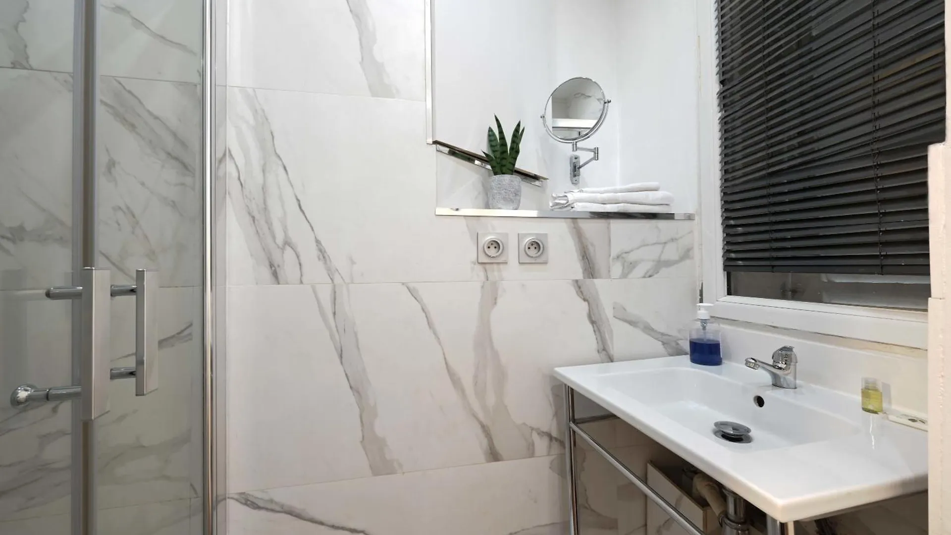 Fabulous Comfortable Studio With Updated Finishes And Design Next To Champ De Mars Apartment Paris France